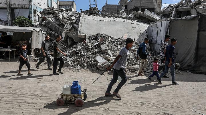 Israel Orders Eviction of Palestinians in Central Gaza, Threatens New Strikes
