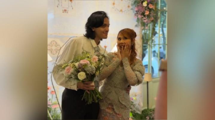 Nadin Amizah menggelar acara lamaran dengan Faishal Tanjung. Foto Instagram Vidi Aldiano. 