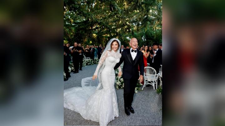 Begini Detail Gaun Pengantin Lauren Sanchez, Resmi jadi Istri Jeff Bezos