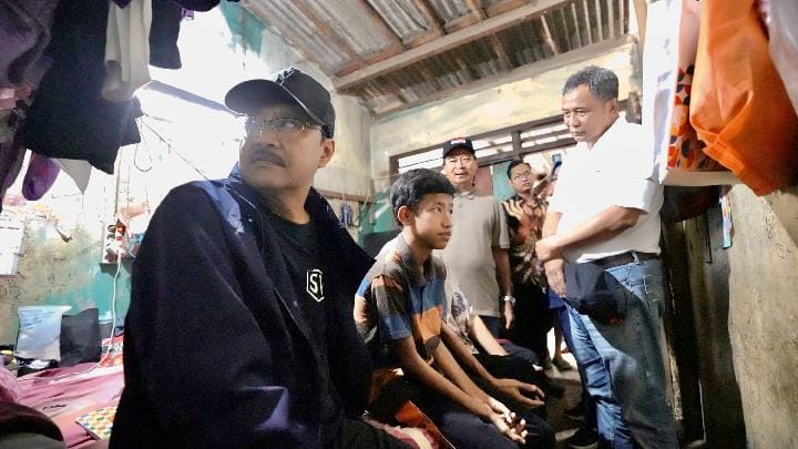 Gus Ipul Sambangi Rumah Orang Tua Calon Siswa Sekolah Rakyat di Cipayung