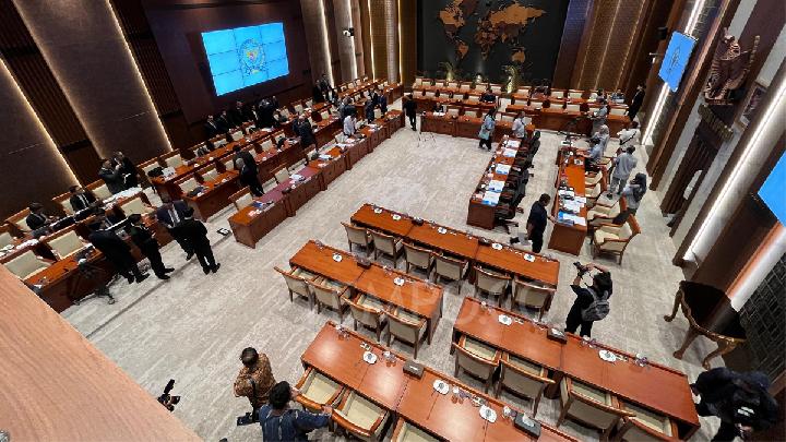 DPR Holds Meeting with Foreign Minister Sugiono on Citizen Protection, Geopolitics