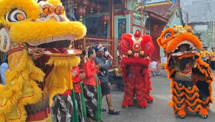 Pertunjukan barongsai di area Klenteng Poncowisatan,  Cokrodiningratan, Yogyakarta. Dok. Pemkot Yogyakarta