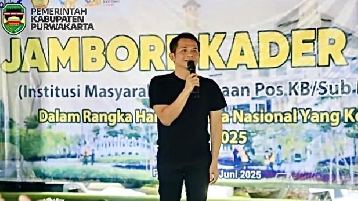 Bupati Purwakarta Saepul Bahri Binzein, menghadiri kegiatan Jalan Santai dan Senam Bersama yang digelar di kawasan wisata Cikao Water Park, Desa Cisalada, Kecamatan Jatiluhur, pada Ahad, 29 Juni 2025. Dok. Pemkab Purwakarta