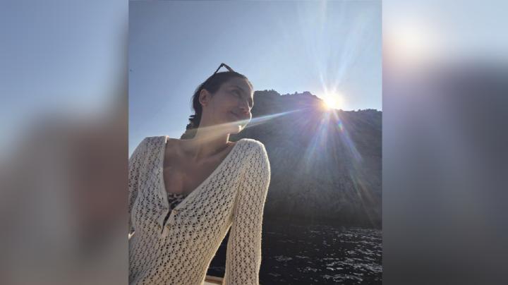 Potret Romantis Pevita Pearce bareng Suami Bersantai di Yacht