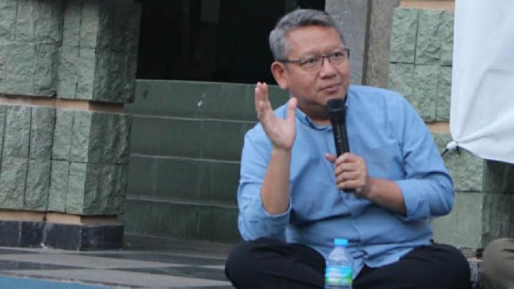 Rektor Universitas Islam Indonesia Yogyakarta Fathul Wahid dalam diskusi publik yang digelar Lembaga Eksekutif Mahasiswa UII bertajuk Membongkar Brutalitas Aparat Kepada Mereka yang Tak Sejalan dengan Rezim di Selasar Auditorium Prof Kahar Muzzakir UII pada Senin sore, 30 Juni 2025. (Dokumentasi Lembaga Eksekutif Mahasiswa UII)