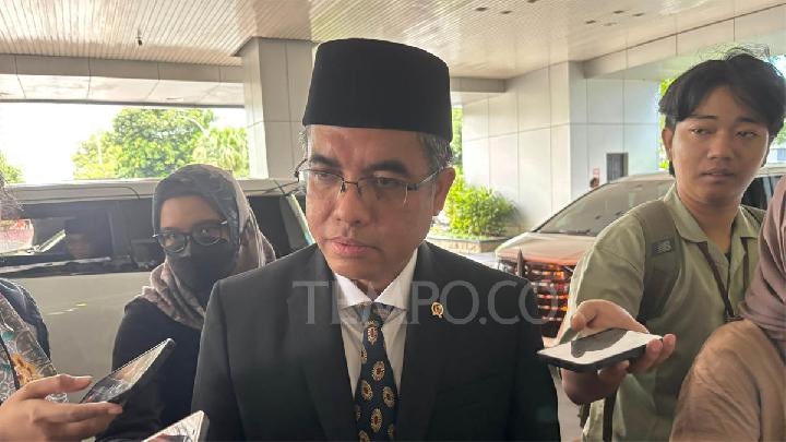 Menteri Ketenagakerjaan Yassierli saat ditemui awak media di Kantor Kementerian Ketenagakerjaan, Jakarta, 1 Juli 2025. TEMPO/Alif Ilham Fajriadi