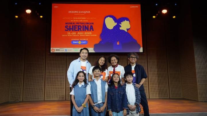 Aktor hingga sutradada Musikal Petualangan Sherina menghadiri konferensi pers di Galeri Indonesia Kaya, Senin,1 Juli 2025. Dok. Indonesia Kaya