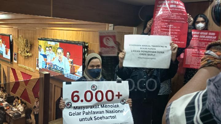 Civil Society Coalition Confronts Fadli Zon's Session with House Commission X