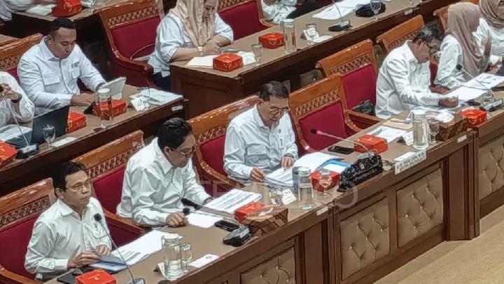 Menteri Kebudayaan, Fadli Zon mengikuti rapat kerja bersama Komisi X DPR RI di Gedung DPR RI, Jakarta, 2 Juli 2025. Tempo/Dian Rahma
