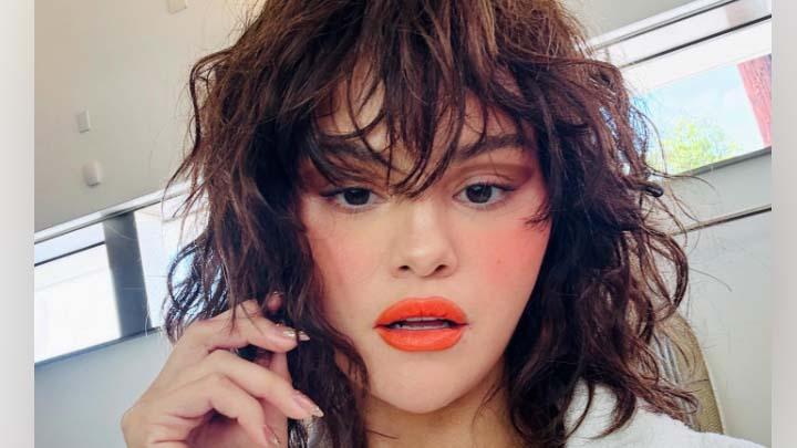 Intip Gaya Rambut Shaggy Bob Selena Gomez, Pernah Tren di Era 60-an