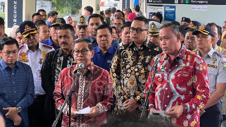 Gubernur Jakarta Pramono Anung dan Wali Kota Bekasi Tri Adhianto meresmikan rute B25 Transjabodetabek Bekasi-Dukuh Atas di Halte Galunggung, Jakarta Selatan, 3 Juli 2025. Tempo/Adhfar Aulia Syuhada