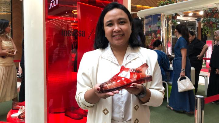 Begini Cara Membedakan Sepatu Melissa Asli atau Palsu, Ada Aroma Khasnya Lho!