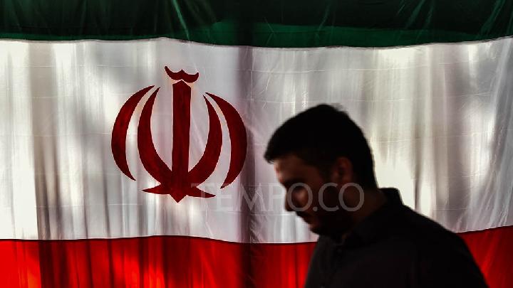 Trump Vows to Hit Iran 'Very Hard' As Tehran Says It Will Not Surrender