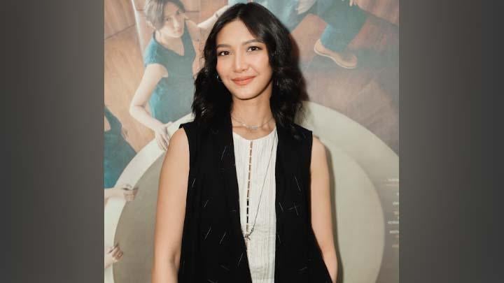 Totalitas Sheila Dara Perankan Film Sore, Belajar Bahasa Kroasia dan Ikut Kelas Gym