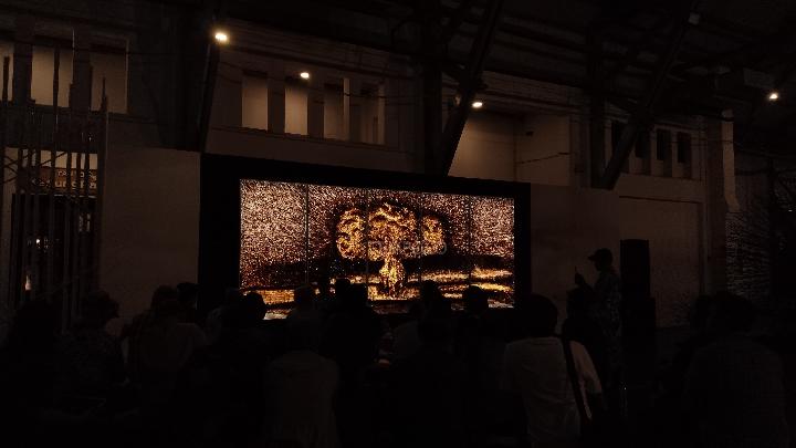 Karya seni kolase dari pita Seluloid berbentuk Mushroom Cloud dengan judul Entah Kapan karya Awan Simatupang di pameran Jakarta Provoke 2025. TEMPO/Muhammad Rifan Prianto