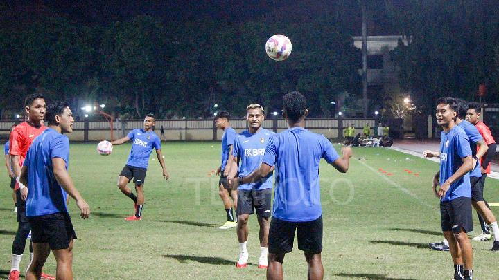 Sesi latihan pemain Liga Indonesia All Star di Stadion STIK, Jakarta, 3 Juli 2025.  Tempo/Magang/Muhammad Rizky Fadhlurahman