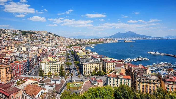 Kota Napoli, Italia. Shutterstock