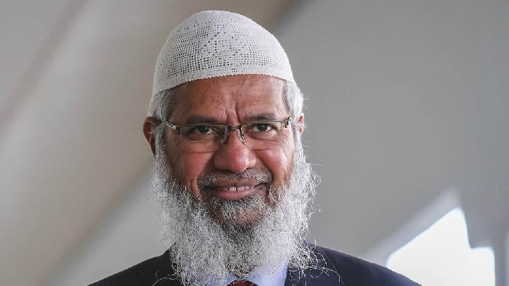 Zakir Naik lahir di Mumbai dan menyelesaikan pendidikannya, termasuk gelar MBBS, di kota tersebut. Dia terlibat dalam kegiatan sosial-keagamaan di usia 20-an dan akhirnya mendirikan Islamic Research Foundation (IRF). Saat ini India melarang organisasi yang didirikan oleh Zakir Naik. Shutterstock