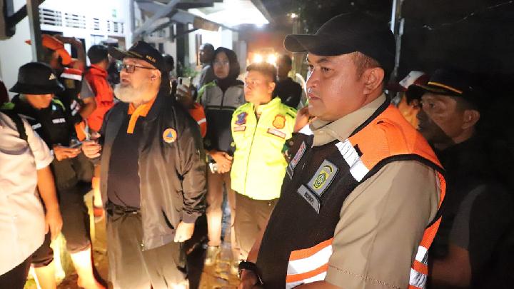 Bupati Bogor, Rudy Susmanto meninjau lokasi bencana longsor di Megamendung, Bogor, Jawa Barat, 6 Juli 2025. Dok Pemkab Bogor