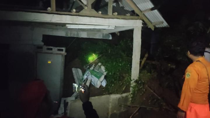 Landslides Hit Bogor and West Bandung, Leave One Dead and Two Missing