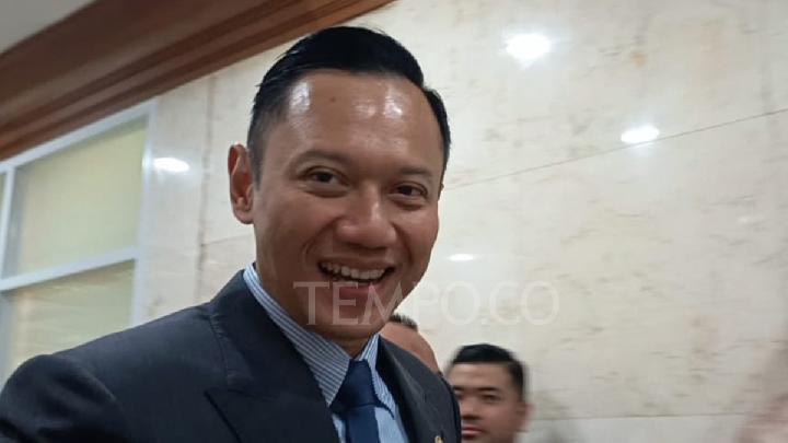 Ketua Umum Partai Demokrat, Agus Harimurti Yudhoyono memberikan tanggapan pemisahan pemilu dan pilkada di Gedung DPR RI, Jakarta, 7 Juli 2025. Tempo/Dian Rahma