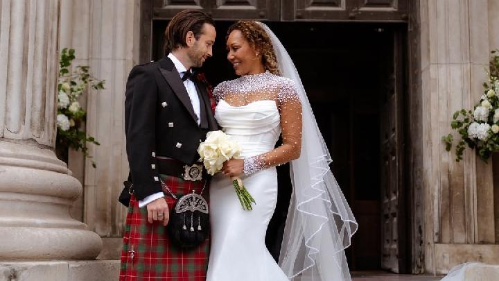 Pesona Mel B Spice Girls di Hari Pernikahannya dengan Rory McPhee