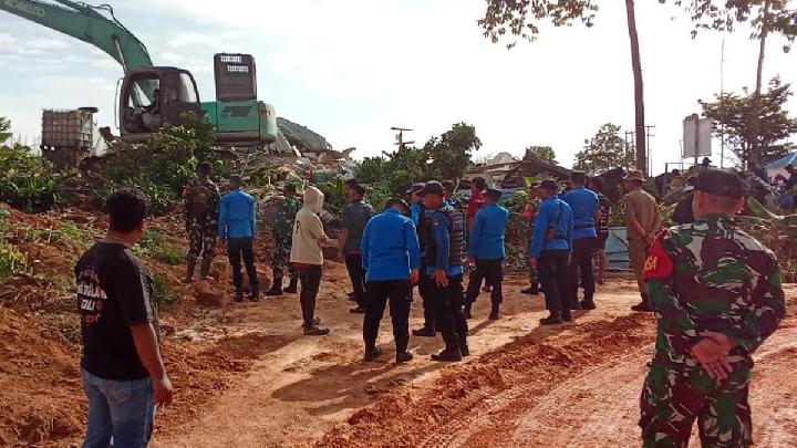 Forced Evictions on Rempang Island: 600 Officers Displace Residents for Eco City Project