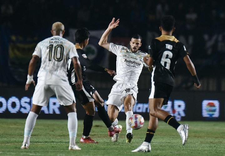 Laga Persib Bandung vs Dewa United di Piala Presiden 2025. Foto X @persib.