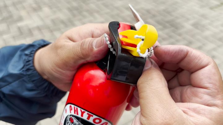 Jika Mobil Listrik Terbakar, Berikut 3 Tips Penggunaan APAR