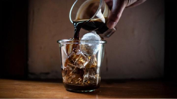 Es Kopi atau Cold Brew, Mana yang Mengandung Kafein Lebih Banyak?