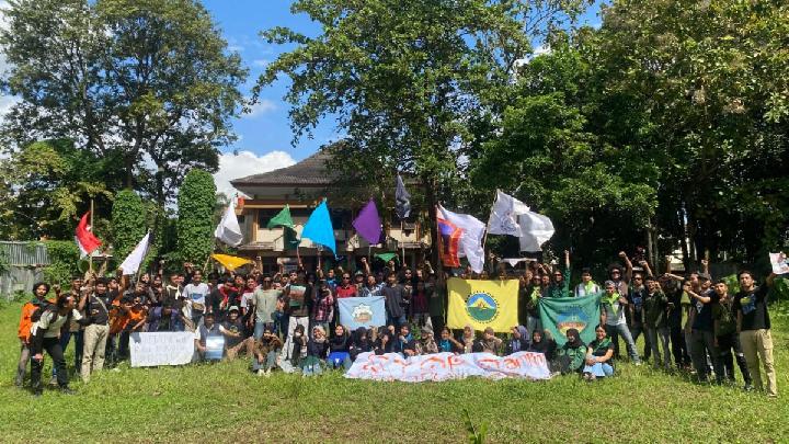 Seaplane, Glamping Construction Plan on Mount Rinjani Draws Flak