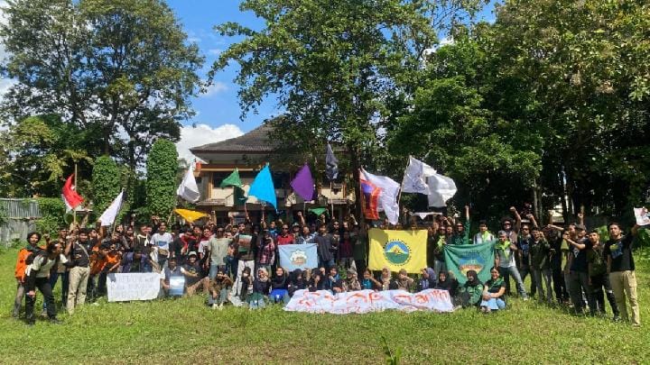 Seaplane, Glamping Construction Plan on Mount Rinjani Draws Flak
