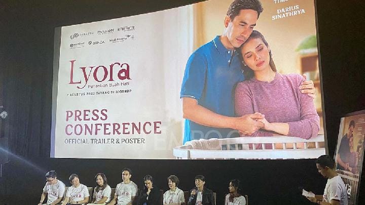 Tim produksi dan pemain film Lyora: Penantian Buah Hati, karya sutradara Pritagita Arianegara di XXI Plaza Senayan, Jakarta, 11 Juli 2025. Tempo/Bagus Pribadi