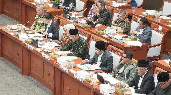 Bahas Bansos dan Anggaran, Gus Ipul Hadiri Raker dengan DPR