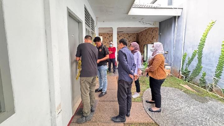 Police Consider Exhumation of Diplomat Found Dead in Rented Room