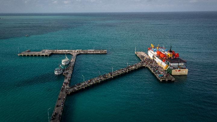 Aktivitas Program Tol Laut di Pulau Masalembu 