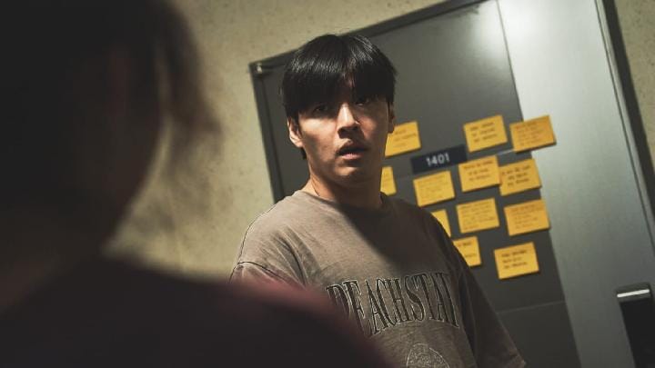 Kang Ha Neul dalam film Wall to Wall. Dok. Netflix