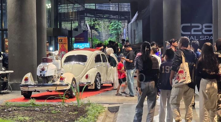 Suasana pameran Jogja Volkswagen Festival (JVWF) 2025 di UGM Yogyakarta, Sabtu (12/7). Tempo/Pribadi Wicakson
