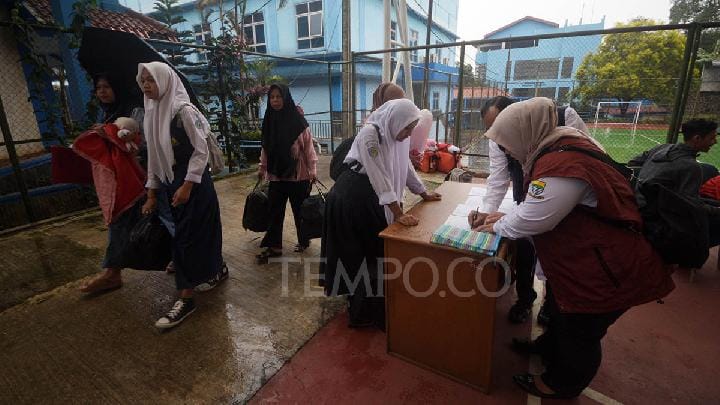 Hari pertama Sekolah Rakyat di Politeknik Kesejahteraan Sosial, Bandung, Jawa Barat, 14 Juli 2025.
