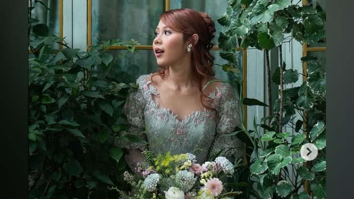  Inspirasi Makeup Lamaran Estetik ala Nadin Amizah, Nuansa Peach Memesona