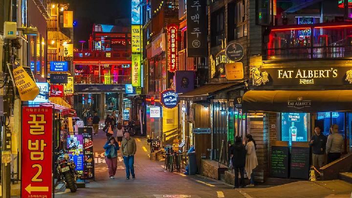Itaewon's Best Places to Shop: From Streets to Underground Markets