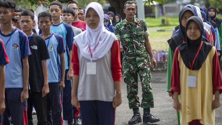DPR Kritik Kebijakan MPLS SMA Libatkan TNI-Polri di Jawa Barat