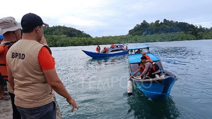 Jenis perahu cepat (boat) yang tenggelam karena badai di Selat Sipora, Mentawai, Sumatera Barat, 14 Juli 2025. Seluruh 18 orang di dalamnya ditemukan selamat terdampar di pantai pada Senin malam dan Selasa pagi. Tempo/Febrianti