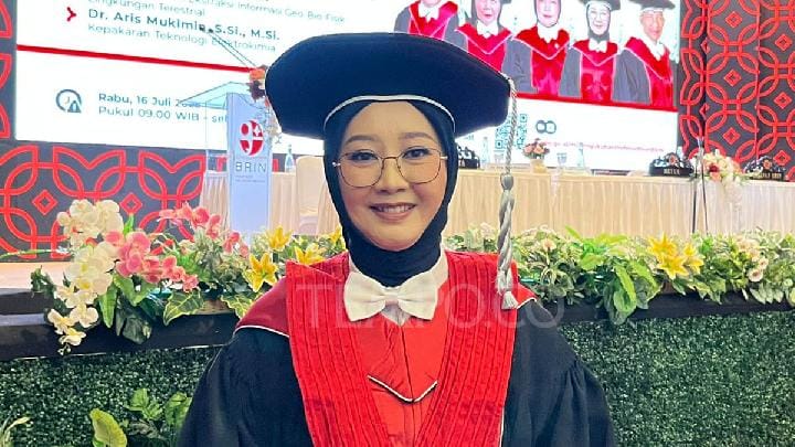 Peneliti Pusat Riset Geoinformatika BRIN, Parwati setelah sidang terbuka pengukuhan dan orasi ilmiah di Gedung BRIN B.J. Habibie, Jakarta, 16 Juli 2025. Tempo/Defara