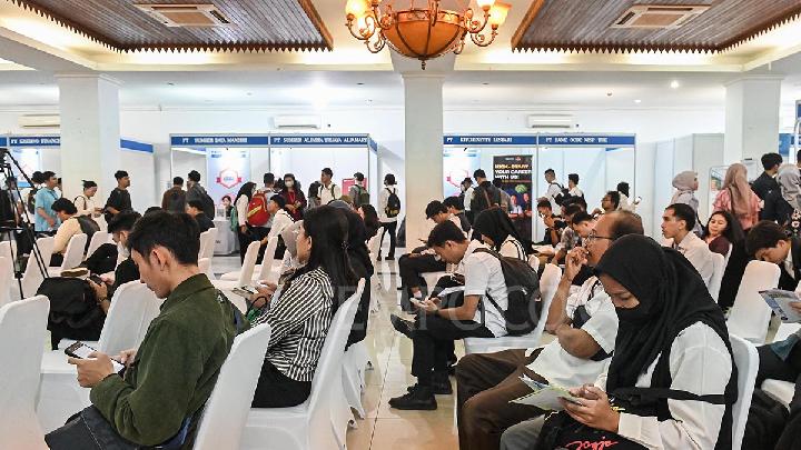Indonesians Remain Pessimistic About Job Availability, BI Survey Reports
