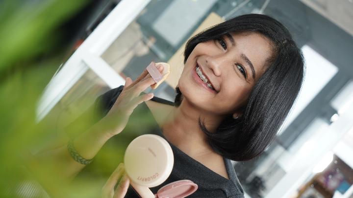 Bedak Two Way Cake Bikin Makeup Lebih Praktis dengan Hasil Maksimal