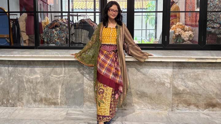 Tips Mix and Match Kebaya ala Nona Srikaya: Dijamin Gak Terlalu Formal!