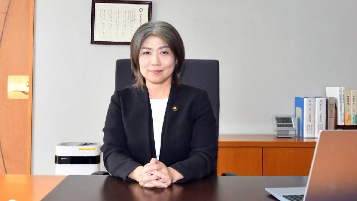 Multiple Global Public Officials Involved in Fake Diploma Scandals; Japanese Mayor Resigns