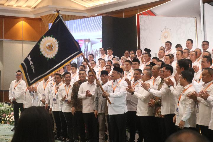 Menteri Dalam Negeri Tito Karnavian melantik pengurus Apkasi periode 2025–2030 di Jakarta, Kamis, 17 Juli 2025. Dok. TEMPO/Rega Wijaya