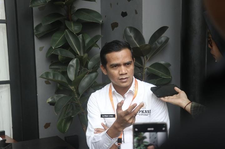 Bupati Nunukan Irwan Sabri menjawab pertanyaan media usai pelantikan kepengurusan Apkasi 2025-2030 oleh Mendagri Tito Karnavian di Jakarta, Kamis, 17 Juli 2025. Dok. TEMPO/Rega Wijaya
